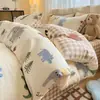 Conjunto de cama simples de algodão puro de quatro peças, lençol de algodão estilo fresco novo, capa de edredom, protetor de colchão, conjunto de três peças para dormitório