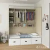 Cama de tatami para almacenamiento en apartamento pequeño con armario y partición integrados, creando una habitación pequeña en la sala de estar, cama cerrada de madera maciza hecha a medida