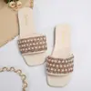 Sandalias Planas Elegantes Versátiles de Nuevo Estilo para Mujer Verano 2026 con Punta Cuadrada, Lentejuelas y Perlas
