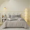 Conjunto de quatro peças 100% algodão de fibra longa, leve e de luxo, 60 contagens, capa de edredom bordada, lençol com elástico, conjunto de três peças, roupa de cama de cor sólida