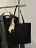 Suministro Transfronterizo de Bolsos de Hombro Nuevos Retro de Moda para Mujer, Bolsos de Mujer de Gama Alta, Bolsos Tote Versátiles de Moda para el Trabajo al por Mayor
