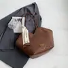 Bolsa de Ombro Versátil Tecida Retrô Transfronteiriça para Mulheres 2025 Nova Moda Casual Bolsa de Ombro Cor Contrastante Bolsa Tote para o Dia a Dia