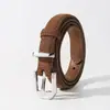 Cinturón Fino de Terciopelo para Mujer con Hebilla de Pin Plateada, Versátil para Jeans, Trajes y Vestidos, con un Toque de Lujo Exclusivo y Hebilla Decorativa de Cuero