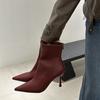 Botas de Moda Bico Fino Salto Agulha para Mulheres 2025 Outono e Inverno Novo Estilo Europeu e Americano Botas Curtas de Salto Agulha Botas Chelsea Elegantes Botas Individuais para Mulheres