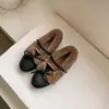 Zapatos Pequeños de Cuero Retro Plus de Terciopelo con Boca Profunda para Mujer 2026 Otoño/Invierno Nuevos Zapatos Peludos Mocasines Planos Zapatos Cálidos de Algodón