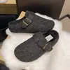 Chinelos peludos femininos para uso externo no outono e inverno, forrados com fleece para aquecimento, novo estilo 2026, meias-pantufas fechadas na ponta com aumento interno de altura e sola grossa, sapatos casuais