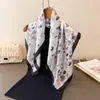 Bufanda Cuadrada de Seda con Estampado de Corazones Románticos Chal de Tacto de Alta Gama Corbata Versátil para el Cuello Bufanda Cuadrada Pequeña Pañuelo para la Cabeza Bufanda para Mujer