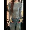 Camiseta Feminina Estilo Coreano Manga Longa Gola Redonda Cor Contrastante Falsa Duas Peças Ombro Direito para Outono e Inverno Slim Fit Camisa Base para Camadas