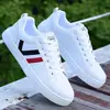 Sapatos Brancos Masculinos Solado Macio Estilo Coreano Tênis da Moda Sapatos Brancos Masculinos Versáteis da Moda para Estudantes Verão Masculino Bonito
