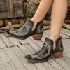 Venta al por mayor transfronteriza de la nueva colección primavera 2026: botines bordados para mujer, con un estilo étnico retro y tacones gruesos, diseñados como botas de cowboy occidentales
