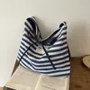 Bolsa Feminina de Grande Capacidade 2025 Nova Verão Versátil Casual com Listras Bolsa de Ombro Tote para Estudantes Universitários
