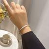 Pulsera de Acero de Titanio que No se Desvanece con Diamantes Incrustados de Nácar para Mujer 2026 Nuevo Estilo Lujo Ligero Diseño de Nicho Joyería de Mano de Alta Gama