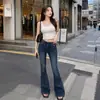 Jeans coreanos de alta calidad de Dongdaemun para mujer con un diseño que ciñe la cintura y realza las caderas y un ligero corte acampanado