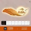 Pintura decorativa de restaurante de plumas transfronterizo con reloj, arte de pared de ciervo de lujo ligero, mural de pintura de luz LED de paisaje de estilo chino nuevo para sala de estar