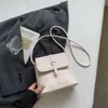 Bolso cubo pequeño repujado de nicho de comercio exterior, bolso para teléfono móvil para mujer, nuevo bolso versátil casual de hombro y bandolera de moda de verano 2026