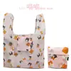 Bolsa cuadrada de tela de flores al por mayor bolsa de compras plegable de tela de poliéster publicidad supermercado almacenamiento portátil bolsa de fresa protección del medio ambiente