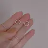 Brincos de Tarraxa Planeta Românticos Cintilantes para Mulheres Pequenos Requintados Modernos Versáteis Leve Luxo Temperamento Brincos com Design Personalizado