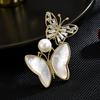 Broche de mariposa de capullo roto de alta gama, pin de nicho retro, pin de temperamento de lujo, concha de madreperla natural en el pecho