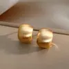Pendientes Dorados de Lujo Ligero Vintage de Alta Gama para Mujer 2026 Nuevo Estilo Pendientes de Perla con Agujas de Plata Diseño de Nicho Accesorios Metálicos para Orejas