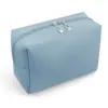 2026 Nova Bolsa de Maquiagem Leve Nuvem Estilo Ins Impermeável Enchida com Algodão Bolsa de Armazenamento de Nylon Quadrada Portátil Bolsa de Penas