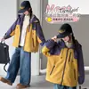Jaqueta corta-vento com capuz e blocos de cor estilo esportivo ao ar livre para meninas Outono/Inverno 2026 Jaqueta de trabalho à prova de vento para crianças Peça versátil