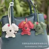 Nova Série Miu Bolsa Pingente Cachorro de Pelúcia Cacheado Couro PU Pingente Fofo de Chaveiro de Cachorro Pingente de Couro
