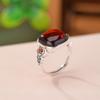 Anillo abierto estilo étnico vintage con diseño de ámbar rojo sangre del sur en plata esterlina S925 de Yilu.