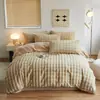 Funda de edredón y sábana de tres piezas de imitación de piel de conejo engrosada, terciopelo de leche de doble cara, ropa de cama cálida de invierno de piel de conejo