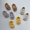 Zapatos nuevos de primavera 2024 para bebé estilo western para niñas de bebé, antideslizantes, con tacón anticaída, zapatos para niños pequeños, cuero genuino, zapatos de suela blanda Yangjing