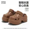 2026 Novos Sapatos com Furos Nova Moda Simples Cintura Fina Sapatos Femininos para Exterior Fechados na Ponta Solado Espesso Aumento de Altura EVA
