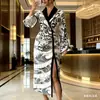 Vestido Novo Temu Amazon Transfronteiriço com Toque de Luxo, Decote V, Emagrecedor, Estampa Elegante, Fenda, Vestido de Verão Sexy para Mulheres