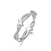 Anillo de plata de ley S925 doble estrella entrelazada moissanita, anillo starburst, joyería de diseño nicho de lujo ligero, al por mayor en stock