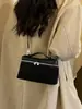 Bolso pequeño cuadrado de un solo hombro de alta gama para otoño/invierno, bolsa para lonchera para mujer, nuevo bolso de mano y bolso cruzado de gamuza de moda otoño/invierno 2026