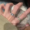 Anillo Cuadrado de Diamante Geométrico de Lujo Ligero de la Edad Media Circonita Incrustada Bicolor Diseño de Nicho de Alta Calidad Anillo para el Dedo de Alta Retención