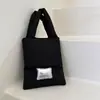Bolsa de almohada personalizada, bolsa de mano de color contrastante de nicho Otoño e Invierno de nailon y algodón, bolsa para teléfono móvil de viajero, bolsa para computadora a prueba de golpes, Nube