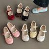 Sapatos Mary Jane Casuais Femininos com Fivela de Flor de Coração 2025 Primavera Novo Diário Versátil Saia Sapatos Pequenos de Couro