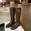 Nueva colección otoño/invierno: Botas de estilo polaco con punta redonda de moda, detalle de hebilla, tacón grueso y cremallera trasera, que llegan justo por debajo de la rodilla - botas de montar para mujer