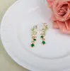 Hermoso y Exquisito, Brillante y Completamente Incrustado con Circonita, Set de Joyería para Mujer Incluyendo Collar, Pendientes y Pulsera, Set de Tres Piezas, Venta Directa desde Fábrica de Yiwu