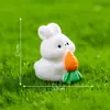 Conejo creativo que brilla en la oscuridad, decoración DIY de paisaje en miniatura, pequeñas manualidades de resina para escritorios e interiores de automóviles