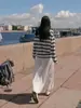 Simple y Elegante, Revela la Clavícula, Camisa de Punto Rayada Hombros Descubiertos, Estilo Holgado y Relajado, Top de Lino Tencel Amigable con la Piel 01500
