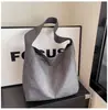 Bolso de Hombro Texturizado Estilo Coreano Transfronterizo para Mujer, Nuevo Modelo de Primavera, Bolso de Hombro de Gran Capacidad con Lunares, Bolso Tote de Moda y Versátil