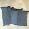 Bolsa de tela impermeable para cargador de móvil, bolsa de almacenamiento para teléfono móvil, bolsa impermeable gris, palo de selfie, bolsa de franela negra con banderines