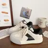 Zapatos de lona de nicho para niños con suela gruesa 2025 verano supercalientes versátiles casuales deportivos niños y niñas zapatillas de moda