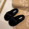 Zapatillas de algodón versátiles y sencillas, estilo slip-on, de invierno con suela plana, forradas de felpa, mullidas, para mujer, estilo nuevo, cálidas y cómodas para el uso diario, 2026
