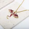 El más vendido en Europa y América, colgante de metal resistente de estilo vintage con diseño de pequeño dragón de dibujos animados que gotea aceite y diamantes, collar de pareja de animales