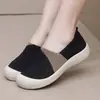 Zapatos de Tela Old Beijing de Nuevo Estilo para Mujer, Zapatos Casuales de Malla Hueca Transpirables, Suela Suave, Antideslizantes, Zapatos de Malla para Personas de Mediana Edad y Mayores