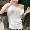 Camiseta feminina de manga curta com gola única e ombro inclinado, de algodão, com design solto e gola grande, com Zhang Jingyi