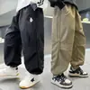Pantalones para niño, pantalones de trabajo de primavera y otoño, nuevo estilo 2026, ropa de otoño para niños, pantalones largos holgados y casuales para niños mayores, modernos