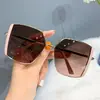 Novos Óculos de Sol Femininos com Armação Grande Tendência Óculos de Sol Protetores Solares para Rosto Grande Moda Street Style Óculos de Sol Populares Europeus e Americanos