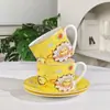 Série Céu Estrelado Colorido da D Conjunto de Xícara Dupla e Pires Amarelo Padrão de Desenho Animado Fofo Par de Amigos Casal Presente